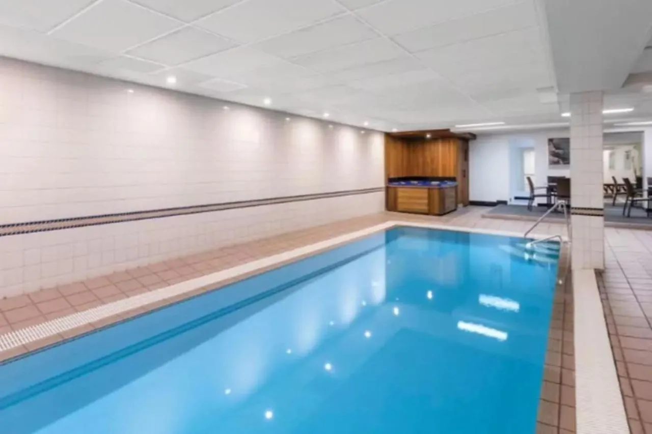 Contemporary 2Br Apt W Free Parking Kingston Holiday home